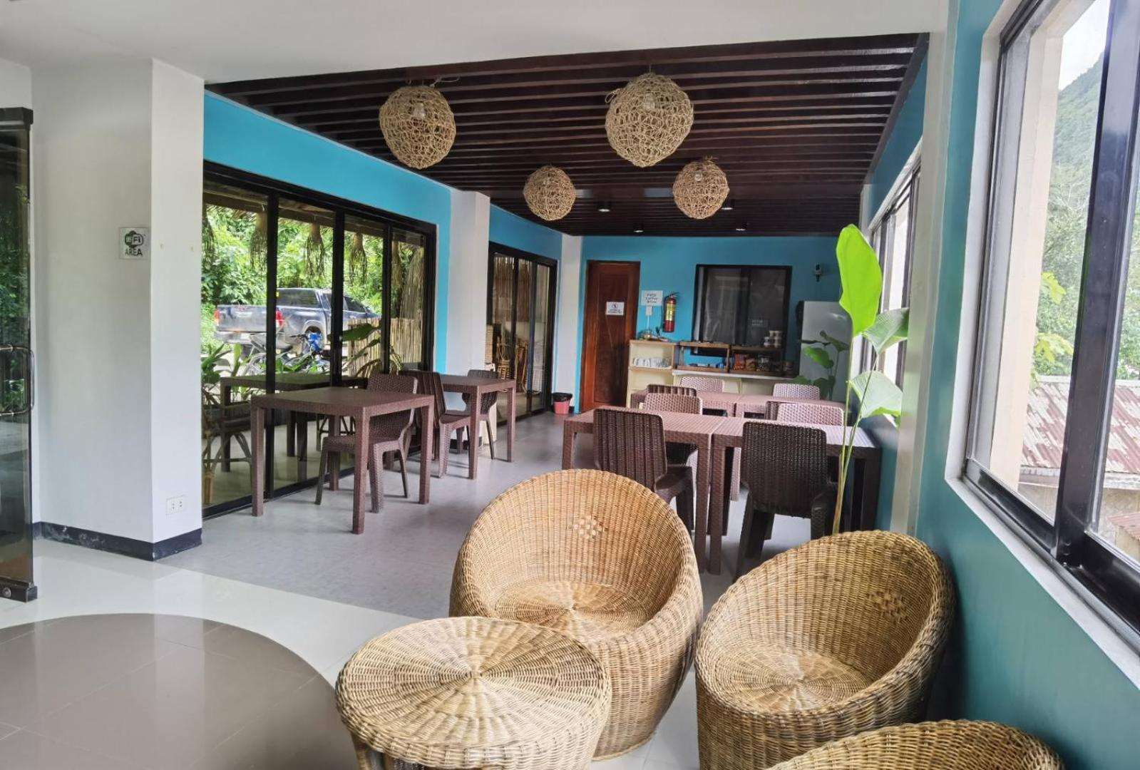 Amos Pili Tree Inn Powered By Cocotel إل نيدو المظهر الخارجي الصورة