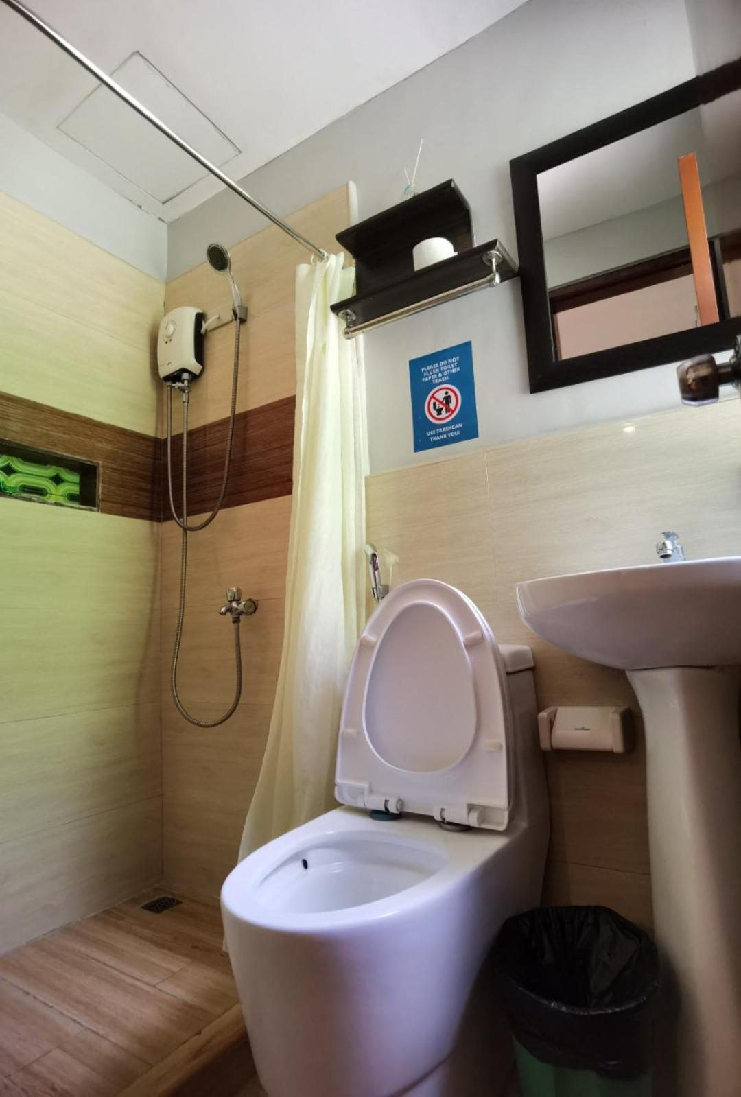 Amos Pili Tree Inn Powered By Cocotel إل نيدو الغرفة الصورة