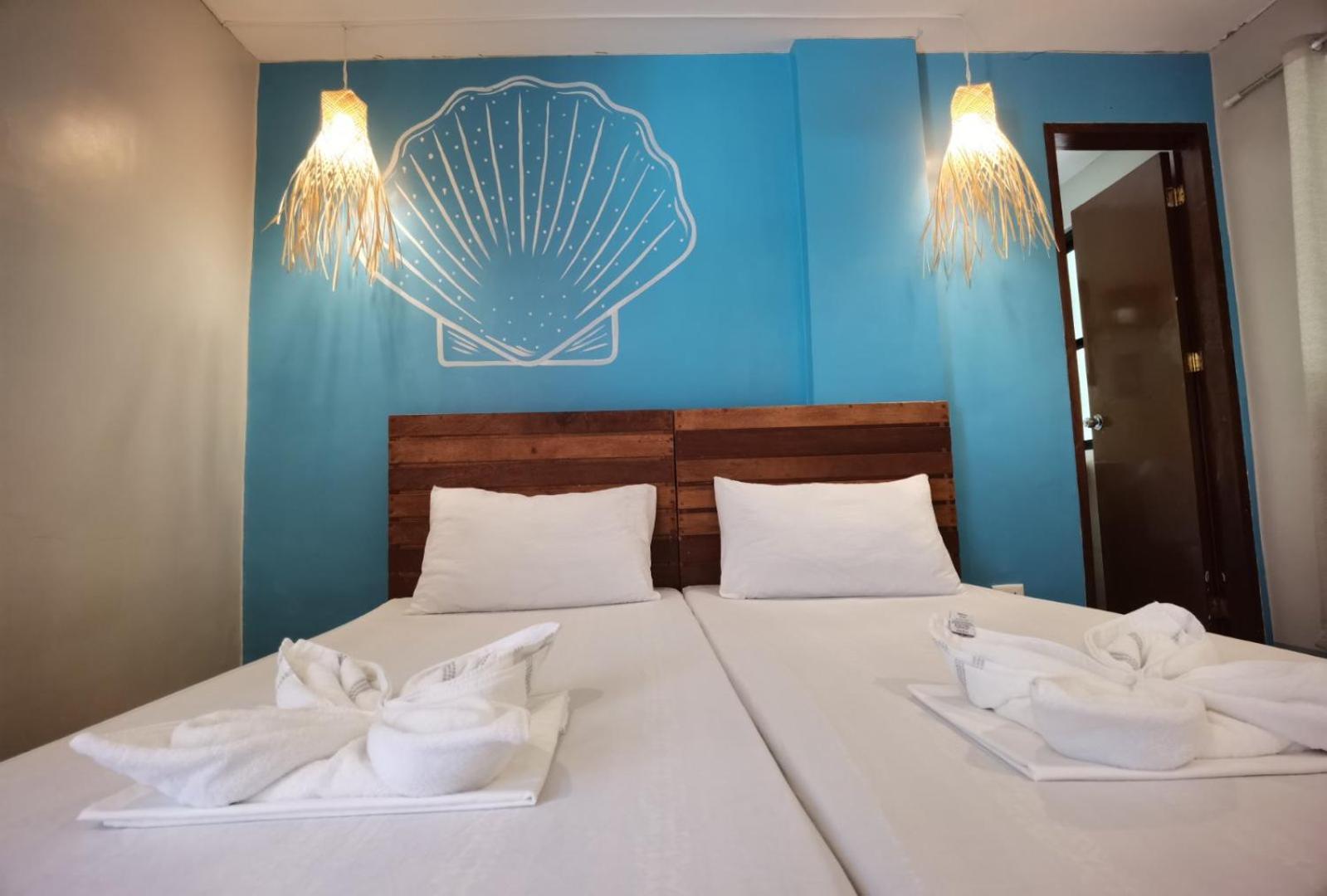 Amos Pili Tree Inn Powered By Cocotel إل نيدو الغرفة الصورة