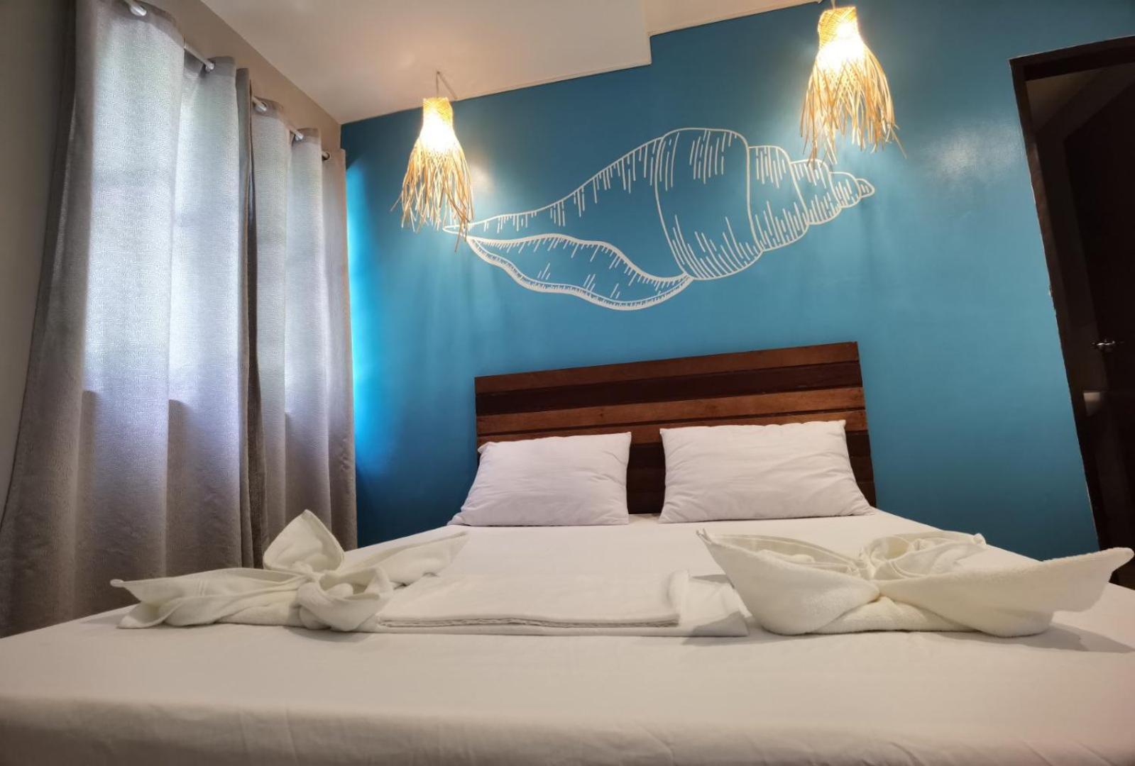 Amos Pili Tree Inn Powered By Cocotel إل نيدو الغرفة الصورة