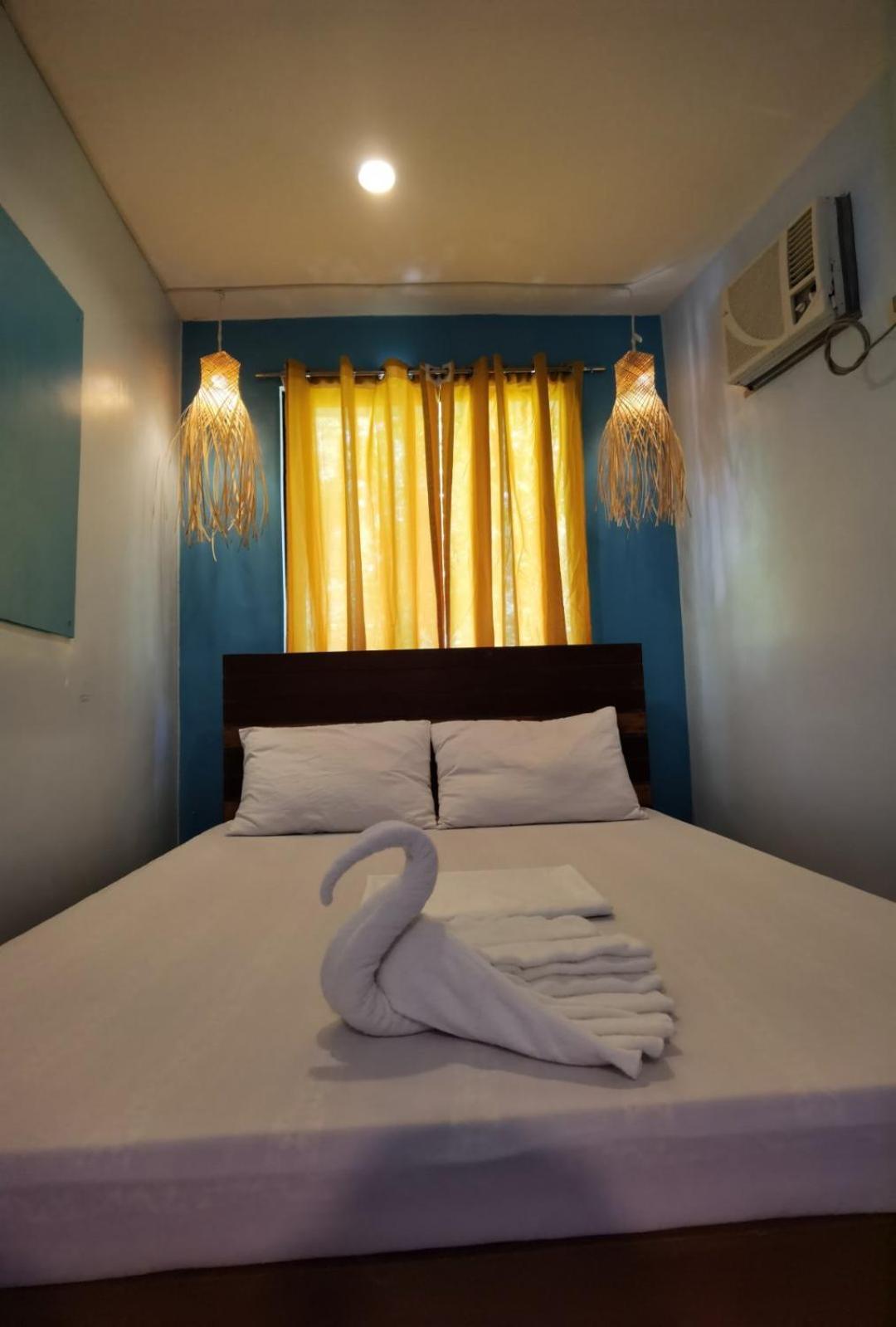 Amos Pili Tree Inn Powered By Cocotel إل نيدو الغرفة الصورة